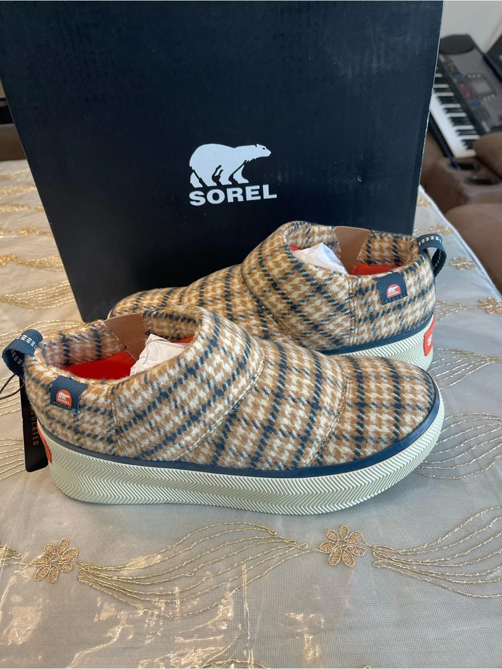 NWB Sorel women’s out N about IV mini puffy bootie size 8.5
